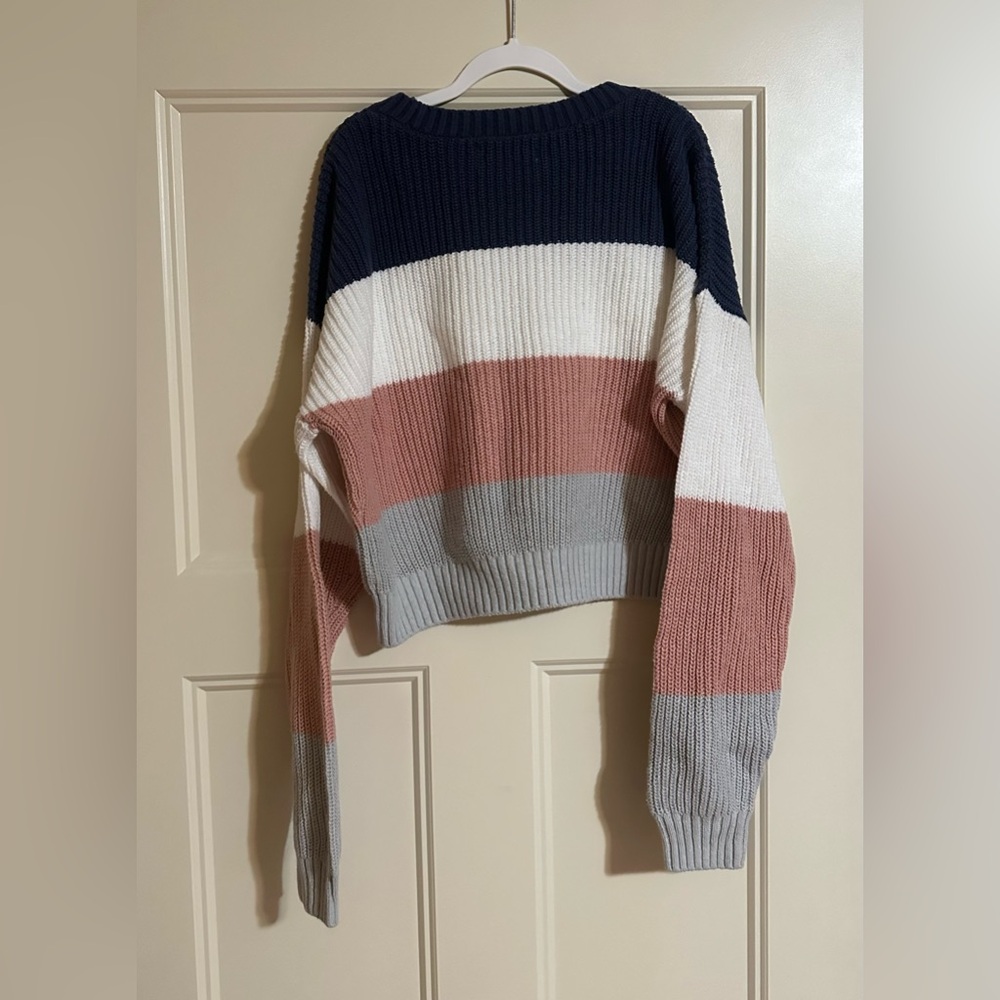 Hollister sweater size Small like New any price offer accepted